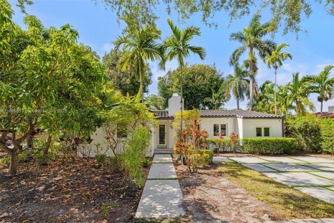 Снять в аренду виллу или дом в Майами-Шорс, Флорида 3 спальни, 138.33м2, № 1947501 - фото 2