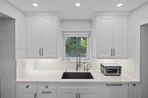 Снять в аренду виллу или дом в Майами-Шорс, Флорида 3 спальни, 138.33м2, № 1947501 - фото 22