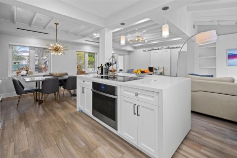 Снять в аренду виллу или дом в Майами-Шорс, Флорида 3 спальни, 138.33м2, № 1947501 - фото 10