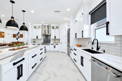Casa en venta en Bradenton, Florida, 4 dormitorios, 290.32 m2 № 2427248 - foto 18