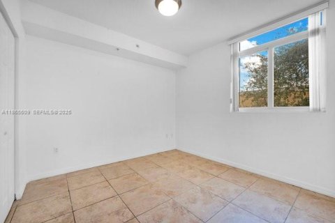 Condo in Miami, Florida, 2 bedrooms  № 1979264 - photo 17