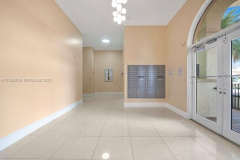 Condo in Miami, Florida, 2 bedrooms  № 1979264 - photo 24