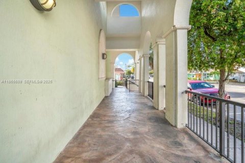 Condo in Miami, Florida, 2 bedrooms  № 1979264 - photo 22