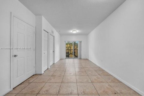 Condo in Miami, Florida, 2 bedrooms  № 1979264 - photo 30
