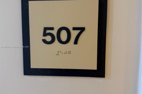 Condominio en alquiler en Miami, Florida, 2 dormitorios, 4977.8 m2 № 1979264 - foto 12