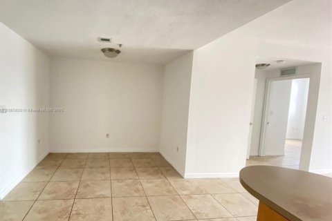 Condominio en alquiler en Miami, Florida, 2 dormitorios, 4977.8 m2 № 1979264 - foto 4