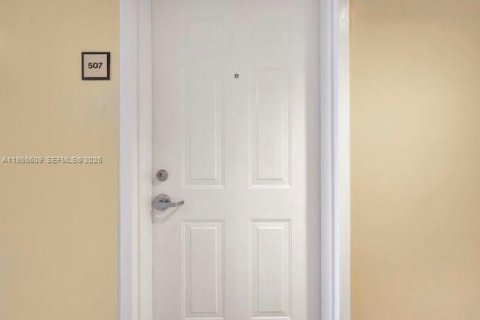 Condo in Miami, Florida, 2 bedrooms  № 1979264 - photo 28