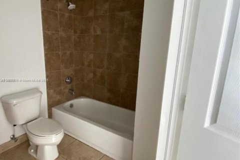 Condominio en alquiler en Miami, Florida, 2 dormitorios, 4977.8 m2 № 1979264 - foto 9