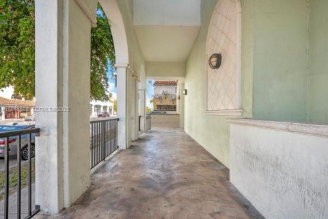 Condo in Miami, Florida, 2 bedrooms  № 1979264 - photo 19