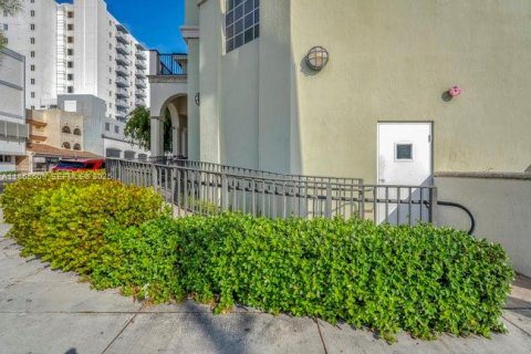 Condo in Miami, Florida, 2 bedrooms  № 1979264 - photo 20