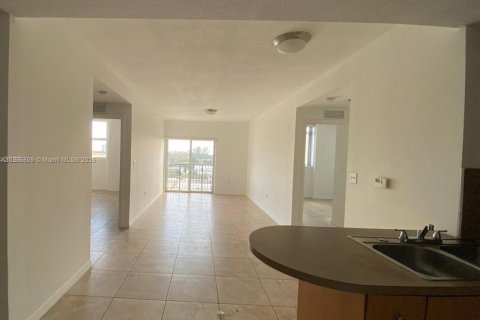 Condominio en alquiler en Miami, Florida, 2 dormitorios, 4977.8 m2 № 1979264 - foto 5