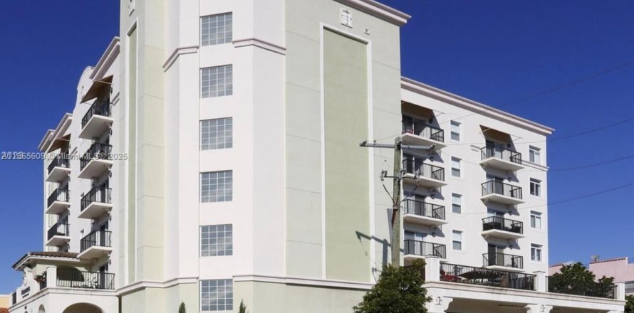 Condominio en Miami, Florida, 2 dormitorios № 1979264