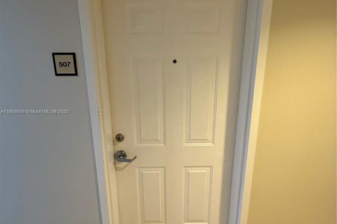 Condominio en alquiler en Miami, Florida, 2 dormitorios, 4977.8 m2 № 1979264 - foto 11