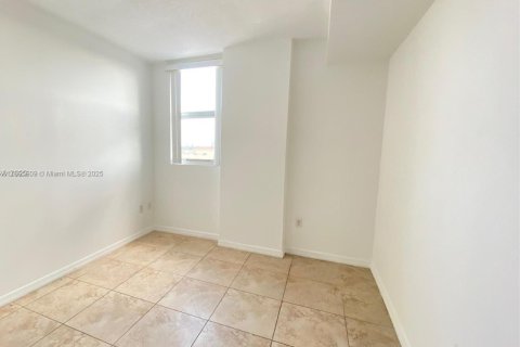 Condominio en alquiler en Miami, Florida, 2 dormitorios, 4977.8 m2 № 1979264 - foto 8
