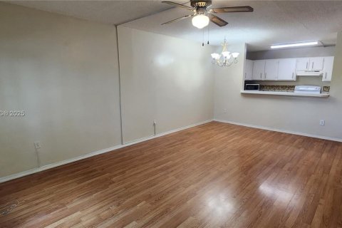 Condominio en alquiler en Homestead, Florida, 2 dormitorios, 99.87 m2 № 1949043 - foto 9