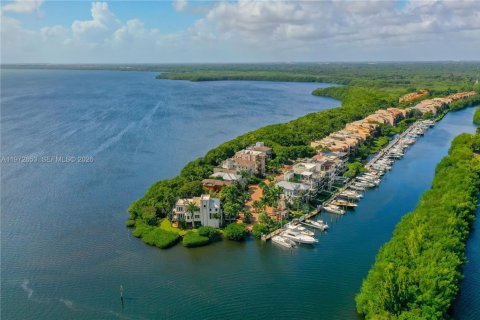 Touwnhouse à vendre à Palmetto Bay, Floride: 4 chambres, 246.28 m2 № 2317205 - photo 2