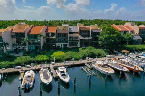 Touwnhouse à vendre à Palmetto Bay, Floride: 4 chambres, 246.28 m2 № 2317205 - photo 9