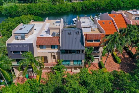 Touwnhouse à vendre à Palmetto Bay, Floride: 4 chambres, 246.28 m2 № 2317205 - photo 3