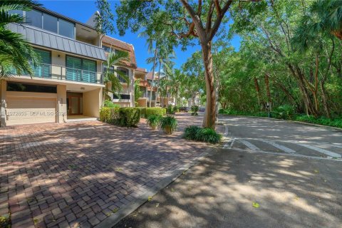 Touwnhouse à vendre à Palmetto Bay, Floride: 4 chambres, 246.28 m2 № 2317205 - photo 7