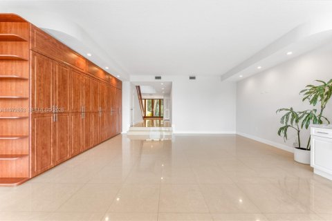 Touwnhouse à vendre à Palmetto Bay, Floride: 4 chambres, 246.28 m2 № 2317205 - photo 17