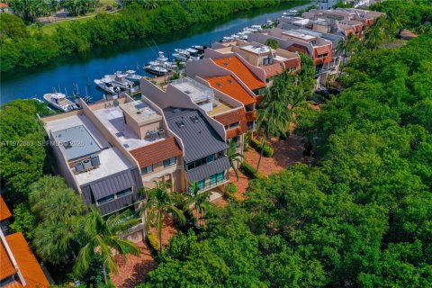 Touwnhouse à vendre à Palmetto Bay, Floride: 4 chambres, 246.28 m2 № 2317205 - photo 5