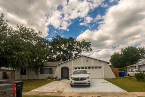 Casa en venta en Kissimmee, Florida, 3 dormitorios, 171.13 m2 № 2239273 - foto 2