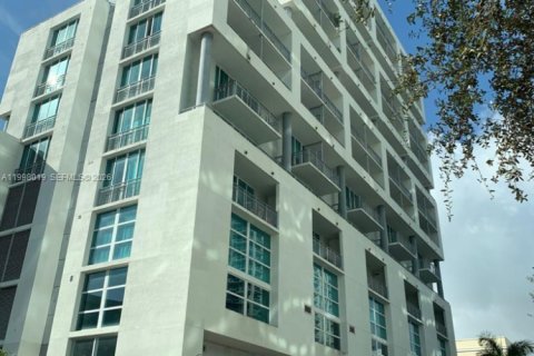 Кондоминиум с 1 спальней в Майами, Флорида № 2060591