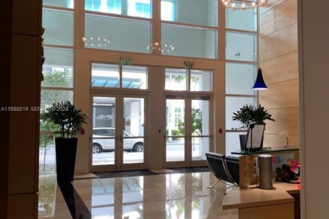 Снять в аренду кондоминиум в Майами, Флорида 1 спальня, 63.08м2, № 2060591 - фото 2