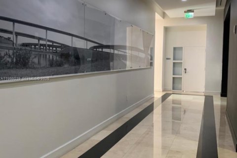 Снять в аренду кондоминиум в Майами, Флорида 1 спальня, 63.08м2, № 2060591 - фото 5