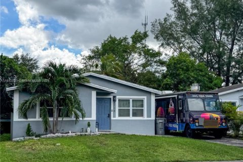 Villa ou maison à louer à West Park, Floride: 3 chambres, 106.65 m2 № 1931962 - photo 1