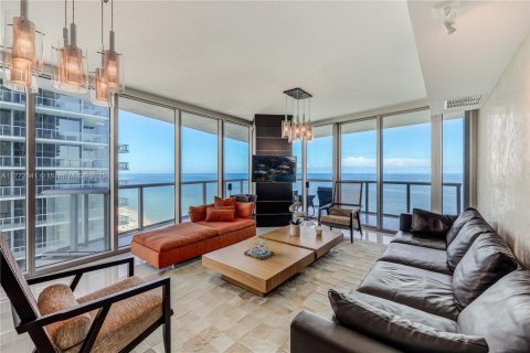 Condominio en Sunny Isles Beach, Florida, 4 dormitorios  № 2034614