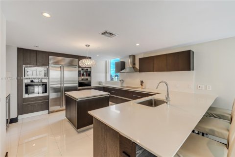 Condominio en venta en Sunny Isles Beach, Florida, 4 dormitorios, 222.41 m2 № 2034614 - foto 14
