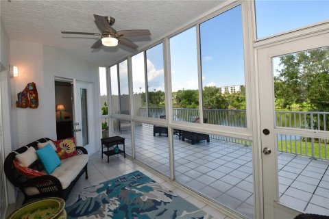 Condo in Saint Petersburg, Florida, 2 bedrooms  № 1869594 - photo 24