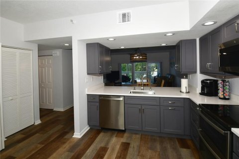 Condo in Saint Petersburg, Florida, 2 bedrooms  № 1869594 - photo 4