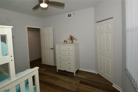 Condo in Saint Petersburg, Florida, 2 bedrooms  № 1869594 - photo 14