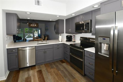 Condo in Saint Petersburg, Florida, 2 bedrooms  № 1869594 - photo 3