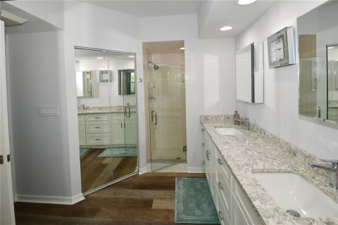 Condo in Saint Petersburg, Florida, 2 bedrooms  № 1869594 - photo 11