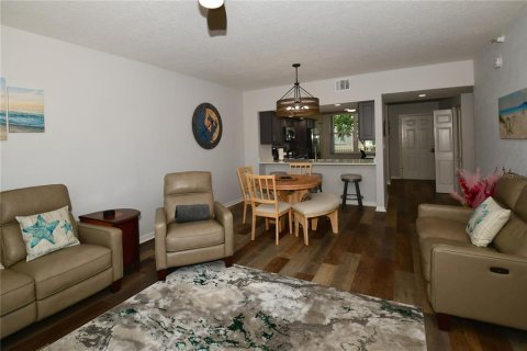 Condo in Saint Petersburg, Florida, 2 bedrooms  № 1869594 - photo 19