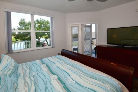 Condo in Saint Petersburg, Florida, 2 bedrooms  № 1869594 - photo 9
