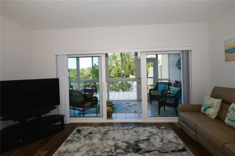 Condo in Saint Petersburg, Florida, 2 bedrooms  № 1869594 - photo 17