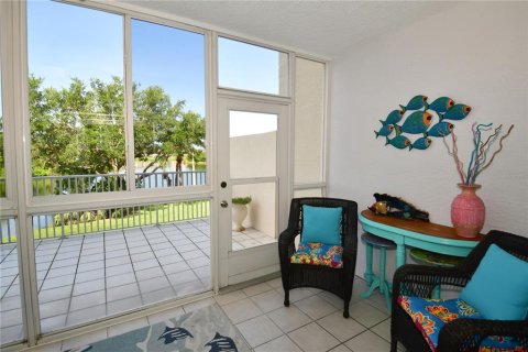 Condo in Saint Petersburg, Florida, 2 bedrooms  № 1869594 - photo 16
