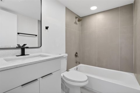 Apartment in Hollywood, Florida 1 bedroom, 60.39 sq.m. № 2011676 - photo 5