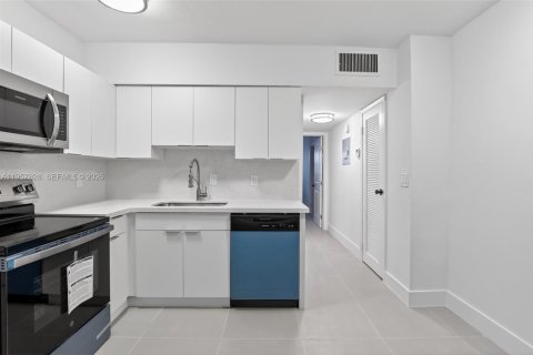 Apartment in Hollywood, Florida 1 bedroom, 60.39 sq.m. № 2011676 - photo 10