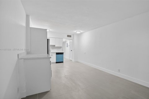 Apartment in Hollywood, Florida 1 bedroom, 60.39 sq.m. № 2011676 - photo 6