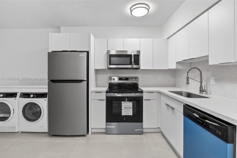 Apartment in Hollywood, Florida 1 bedroom, 60.39 sq.m. № 2011676 - photo 11