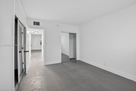 Apartment in Hollywood, Florida 1 bedroom, 60.39 sq.m. № 2011676 - photo 13