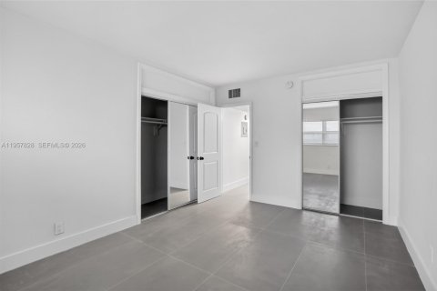 Apartment in Hollywood, Florida 1 bedroom, 60.39 sq.m. № 2011676 - photo 4