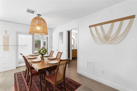 House in Oakland Park, Florida 4 bedrooms, 143.44 sq.m. № 1748965 - photo 7