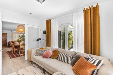 House in Oakland Park, Florida 4 bedrooms, 143.44 sq.m. № 1748965 - photo 18