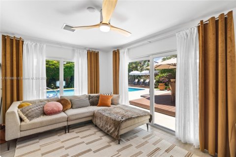 House in Oakland Park, Florida 4 bedrooms, 143.44 sq.m. № 1748965 - photo 17